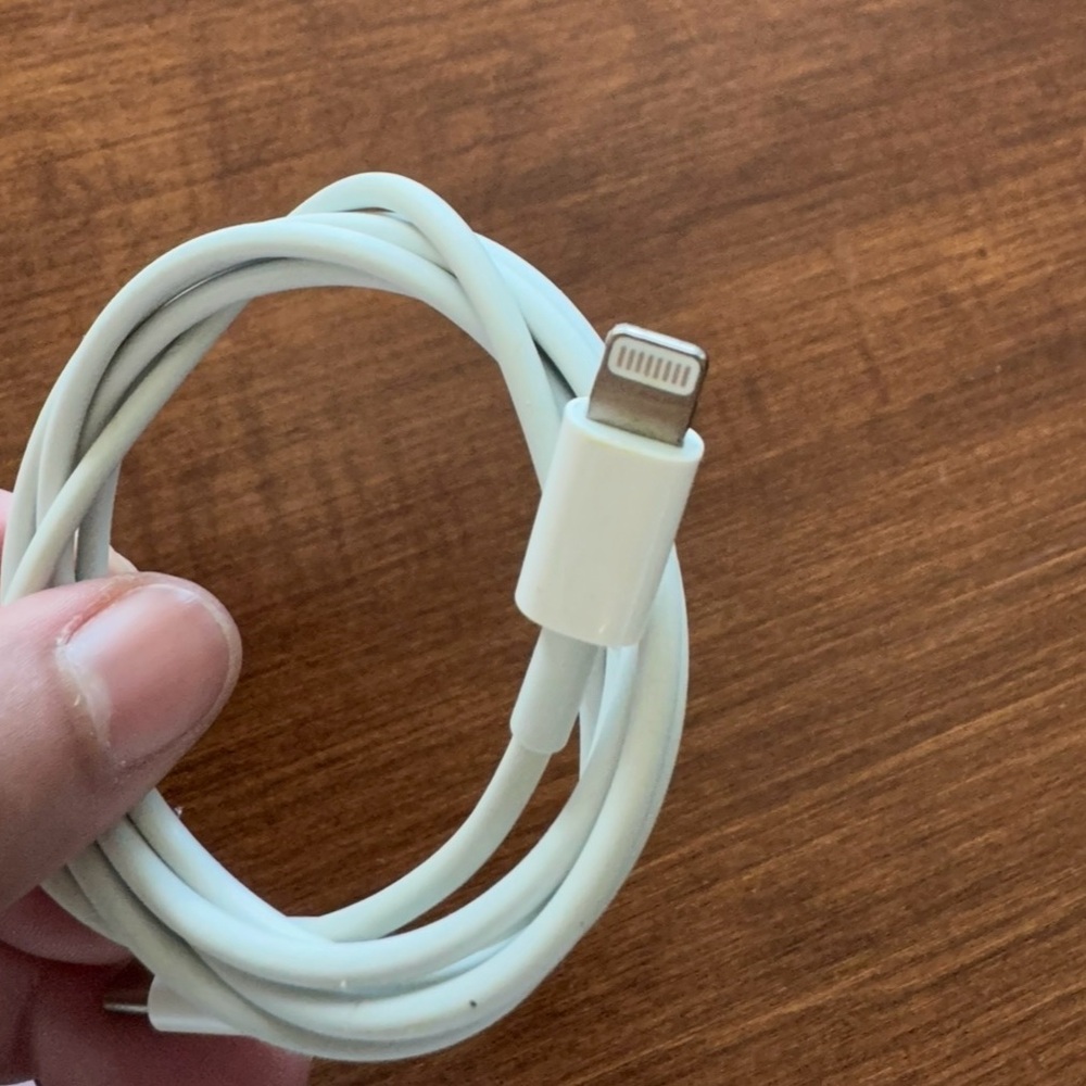 iPhone cable - Picture 3 of 4